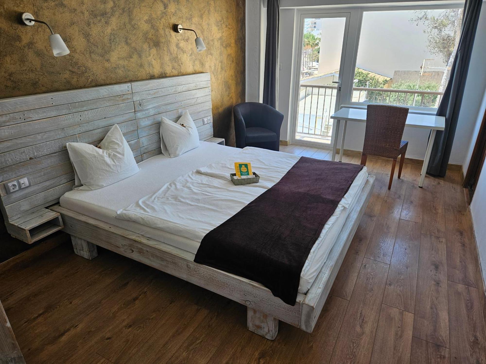 Seven Hostal Cala Millor  Exterior photo
